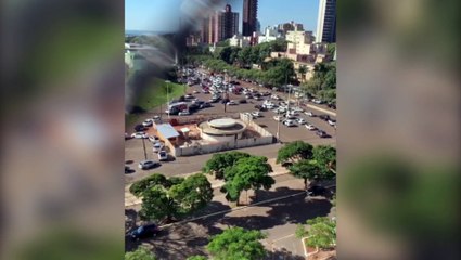 Motoristas fazem ''buzinaço'' pedindo reabertura do comércio