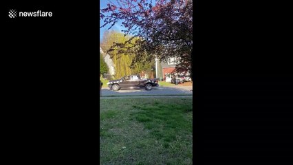Heartwarming social distance parade for elementary school kids by teachers in Tennessee