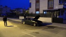 Adana'da kundaklanan otomobilde hasar oluştu