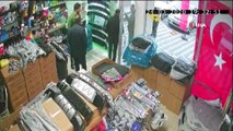 Ankara’da 12 kişi bir iş yerini basıp dükkan sahibini ve babasını darp etti... O anlar kamerada