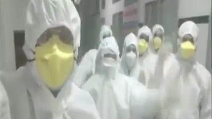Coronavirus के खतरे के बीच डॉक्टरों का वीडियो हुआ वायरल, गाना गा बढ़ा रहे एक दूसरे का हैसला