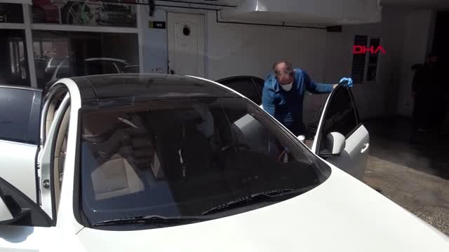 ANTALYA ALANYA Fahiş fiyatlara kızan yıkamacı, otomobilleri ücretsiz dezenfekte ediyor