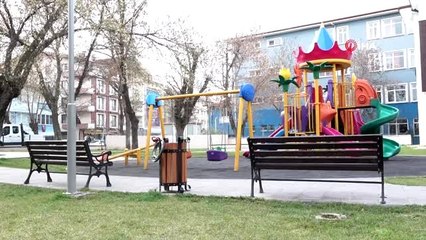 Altındağ'da parklardaki banklar kaldırıldı