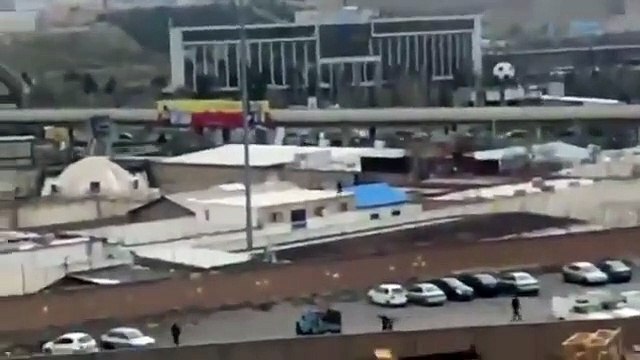 إطلاق نار واشتباكات في سجن تبريز في إيران بسبب عدم إعطاء المساجين إجازات قصيرة تخوفاً من إصابتهم بفيروس كورونا داخل السجن_