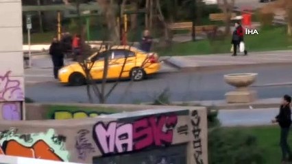 Liselilerin taşlı sopalı laf atma kavgası kamerada
