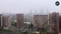 La nieve cae sobre Madrid en pleno confinamiento por coronavirus