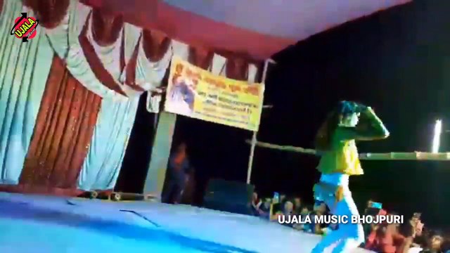 Bhojpuri Arkesta Video Tore Chakr Me Goli Chal Jai