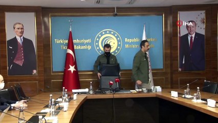 Bakan Pekcan, korona virüse yönelik alınan tedbirler kapsamında yürütülen 'Temassız Dış Ticaret' çalışmalarına ilişkin açıklamalarda bulundu
