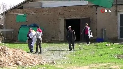 Bu köyde tokalaşma ve komşu ziyareti durduruldu