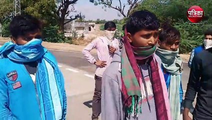 Download Video: लॉक डाउन : बाड़मेर से पैदल चलकर तखतगढ़ पहुंचे आदिवासी मजदूर, पालिका ने खाना खिलाकर किया रवाना