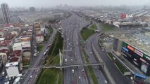 İstanbul'da Trafiğin En Yoğun Olduğu Cuma Günü Yollar Boş Kaldı