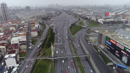 İstanbul'da Trafiğin En Yoğun Olduğu Cuma Günü Yollar Boş Kaldı