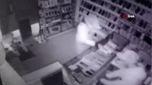 Fatih'te 11 telefon çalan hırsızlar kamerada
