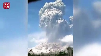 Endonezya'da Merapi Yanardağı böyle patladı