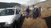 Vefa ekibi, ineği hastalanan vatandaşın yardımına koştu - ARDAHAN
