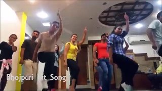 Hot_Akshara_Singh_and_Pawan_Singh_Dance_Rehearsal(360p)