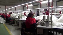 Tekstil üretimini durdurup sağlıkçılar için tulum üretmeye başladılar