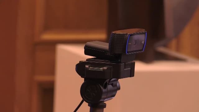 Los Reyes se reúnen telemáticamente con los representantes de la distribución alimentaria