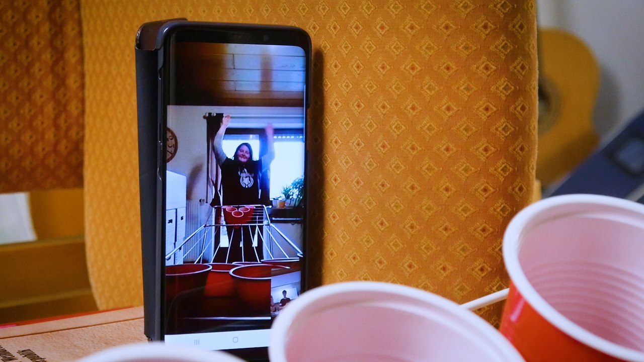 Beerpong geht auch digital: Wie man die Isolation mit seinen Freund*innen übersteht
