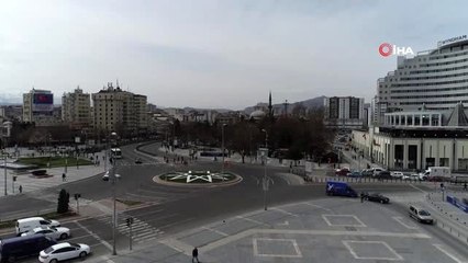 Korona virüs dolayısıyla meydanlar boş kaldı