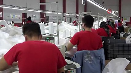 Uşaklı tekstil firması “antibakteriyel tulum” üretmeye başladı