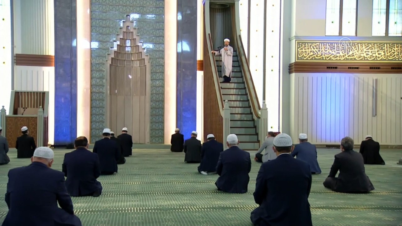 Beştepe Millet Camisi'nde az sayıda katılımla cuma namazı kılındı (2) - ANKARA