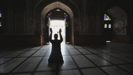 Regiones paquistaníes contradicen al Gobierno central y cierran las mezquitas