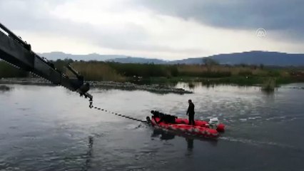 Jandarmadan kaçmaya çalışan şüphelilerin otomobili çaya düştü: 1 ölü - KAHRAMANMARAŞ