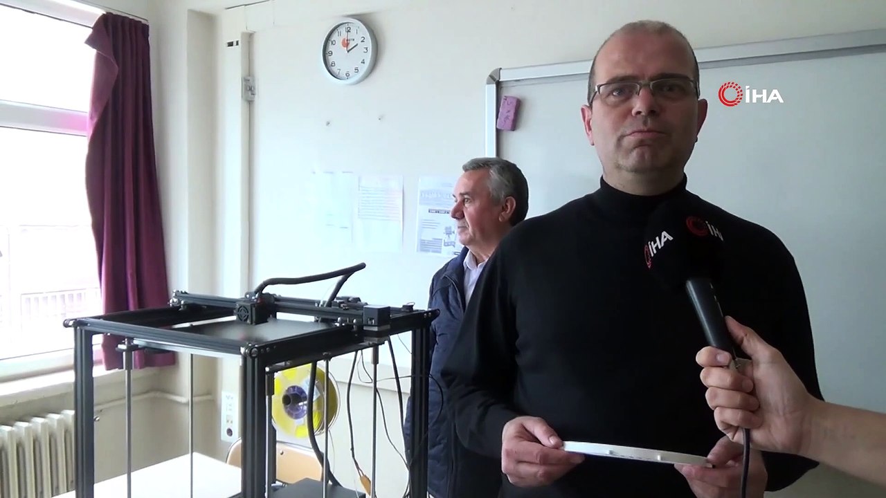 3D Teknolojisi İle Sağlık Çalışanlarına Siperli Başlık Üretiyorlar