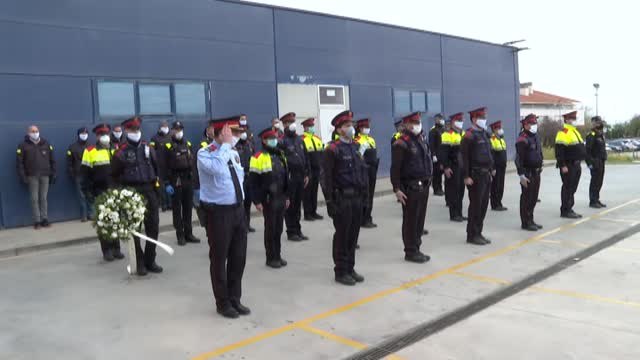 Compañeros del mosso fallecido por Covid-19 reciben las condolencias de la Guardia Civil