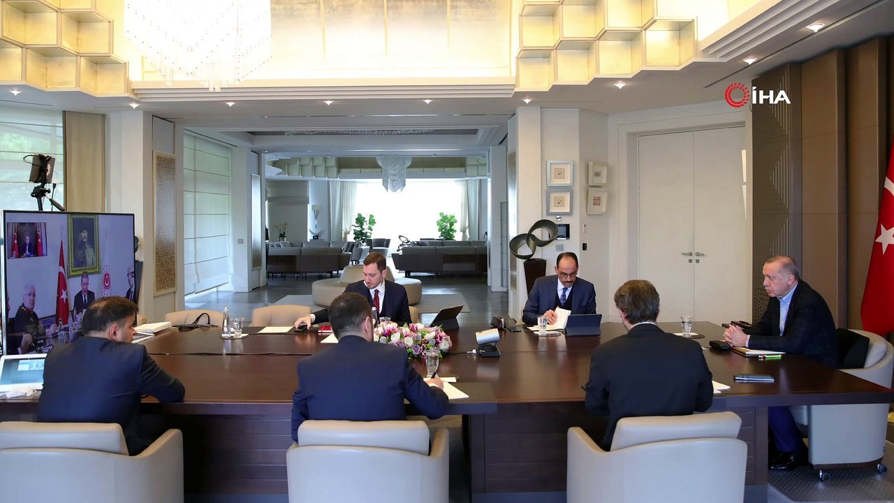 Cumhurbaşkanı Erdoğan, kabine üyeleriyle video konferans toplantısı gerçekleştirdi