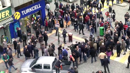 Eski kocası tarafından sokak ortasında silahla vuruldu