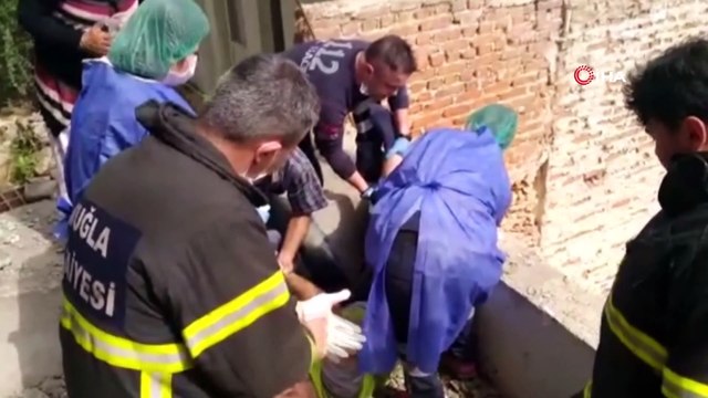 Yüksekten düşen işçiye demir saplandı