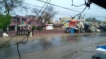 शामली: तेज हवाओं के साथ हुई बारिश,आसमान में छाए काले बादल