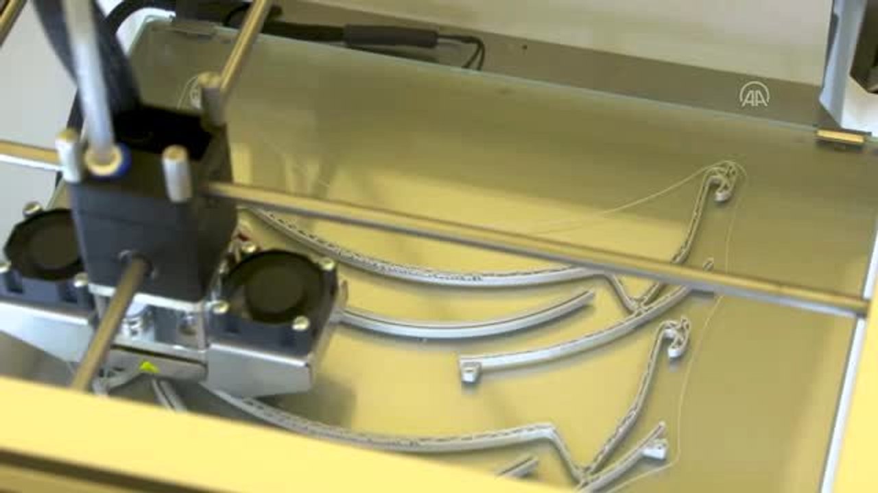 Rumeli Türkleri Kültür ve Dayanışma Derneğinden sağlıkçılar için siperlik üretimine destek