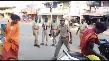 Download Video: Indian police pour turmeric water on lockdown violators in southern India