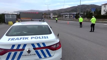 Kente giriş yapan araçlara Kovid-19 denetimi yapıldı
