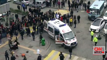 Onlarca insanın arasında karısını vurdu