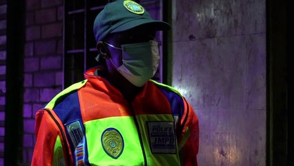 Coronavirus: 1er jour de confinement en Afrique du Sud, le président parle, la police patrouille
