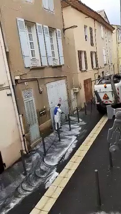 CORONAVIRUS TRETS : Désinfection rue victor hugo 27mars2020