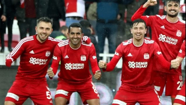 Fenerbahçe, Emre Kılınç ve Mert Hakan'a transfer teklifinde bulunacak