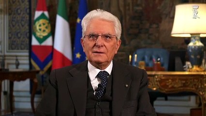 Fuorionda di Mattarella: "Non vado dal barbiere neanche io"
