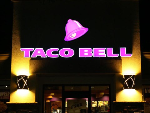 Here’s What Restaurants Chains Are Closing and Staying Open Amid Coronavirus Pandemic