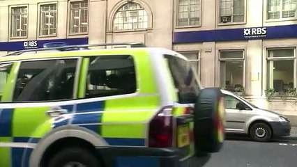 Fitch baja nota de Reino Unido a AA-, con perspectiva negativa por coronavirus