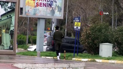 Vatandaşlar yasağa rağmen Avcılar Sahili'nde yürüyüş yaptı