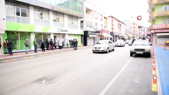 Trafik Işıklarında Tebessüm Ettiren 'Korona Virüs' Uyarısı: Neeş Görüyon