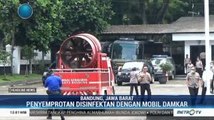 Petugas Semprot Disinfektan di Kota Bandung Pakai Mobil Damkar