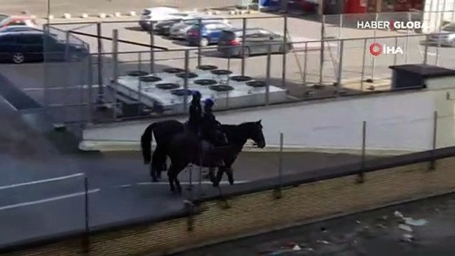 Atlı polislerden koronavirüs denetimi