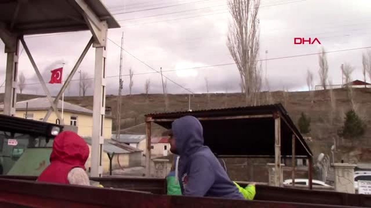 Ağrı'da polis koronavirüs konusunda halkı uyarıyor