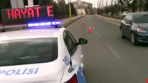 'Evde kal', 'Hayat eve sığar' yazıları polis araçlarının tepe lambalarında - AĞRI